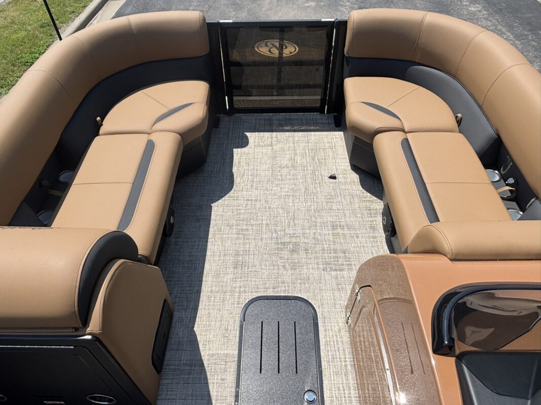 2027 Bentley 223 Legacy Navigator