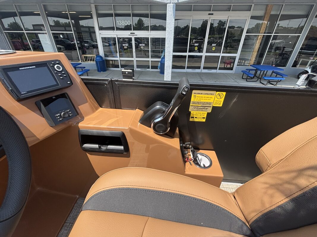 2027 Bentley 223 Legacy Navigator