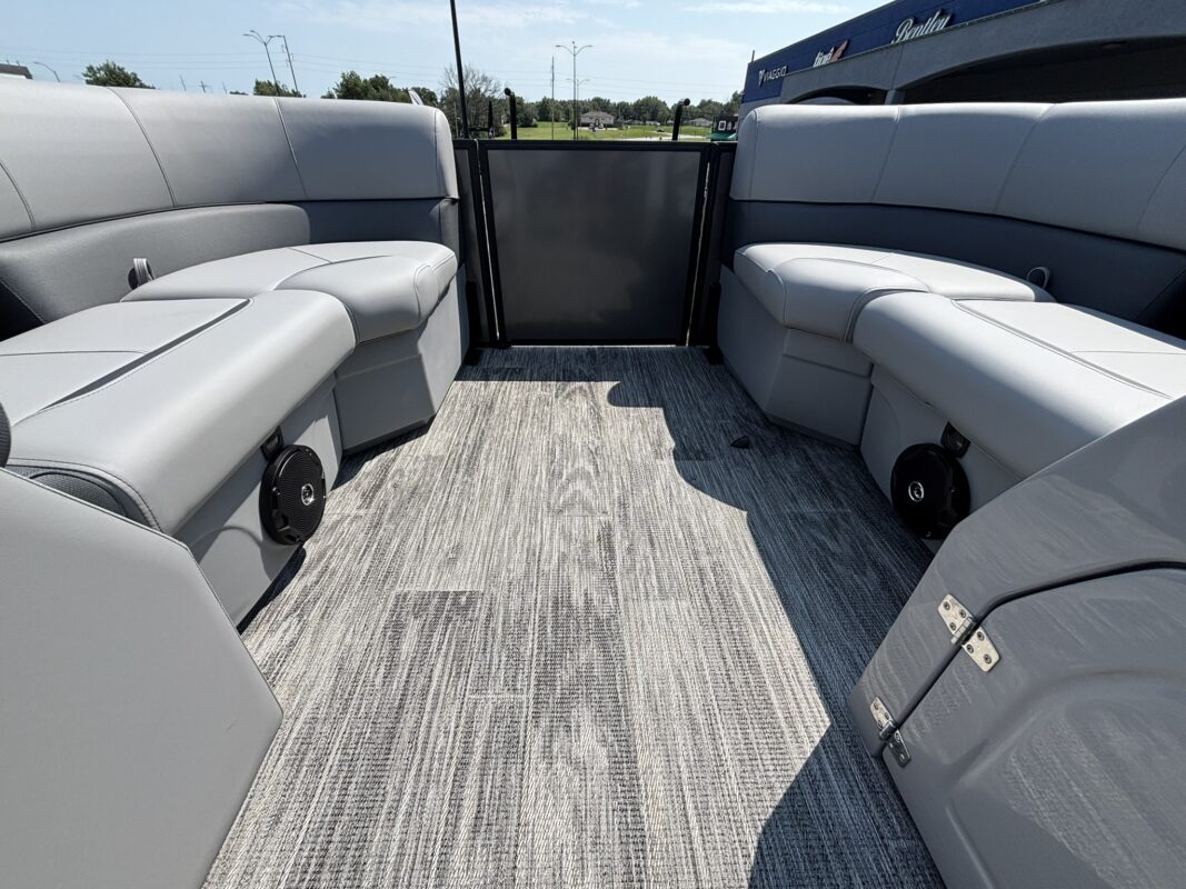 2027 Bentley 200 Legacy Navigator