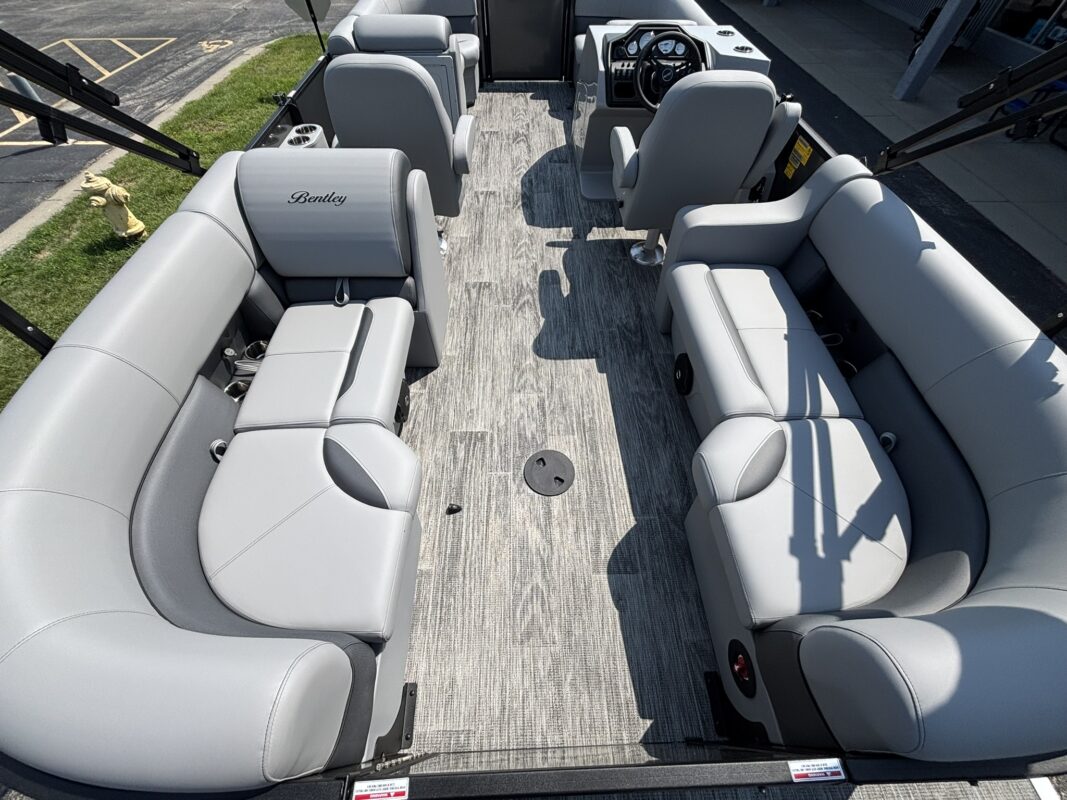 2027 Bentley 200 Legacy Navigator