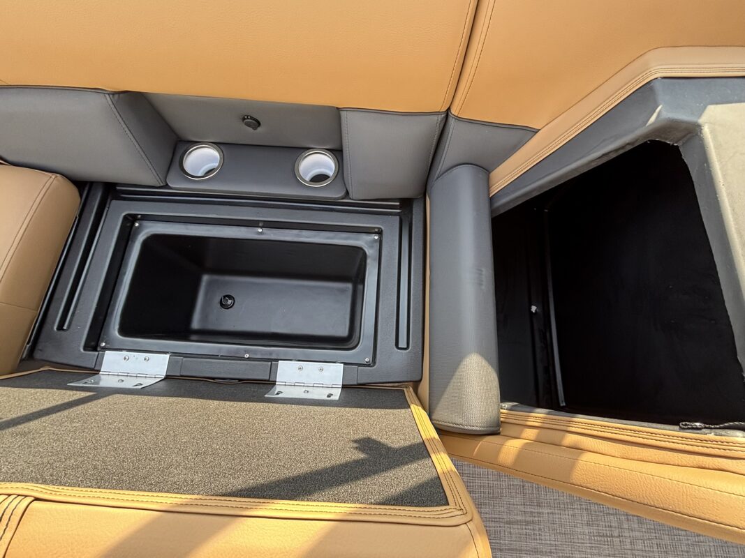 2027 Bentley 223 Legacy Navigator