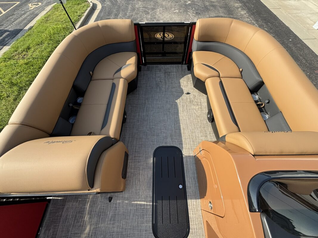 2027 Bentley 223 Legacy Navigator