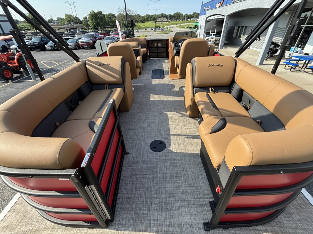 2027 Bentley 223 Legacy Navigator
