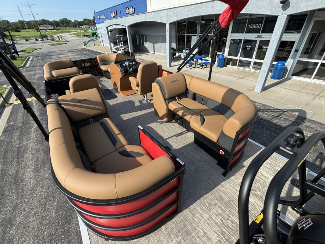 2027 Bentley 223 Legacy Navigator