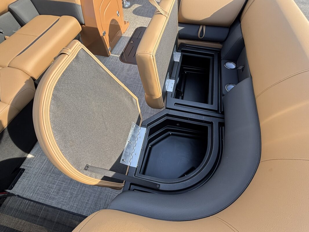 2027 Bentley 223 Legacy Navigator