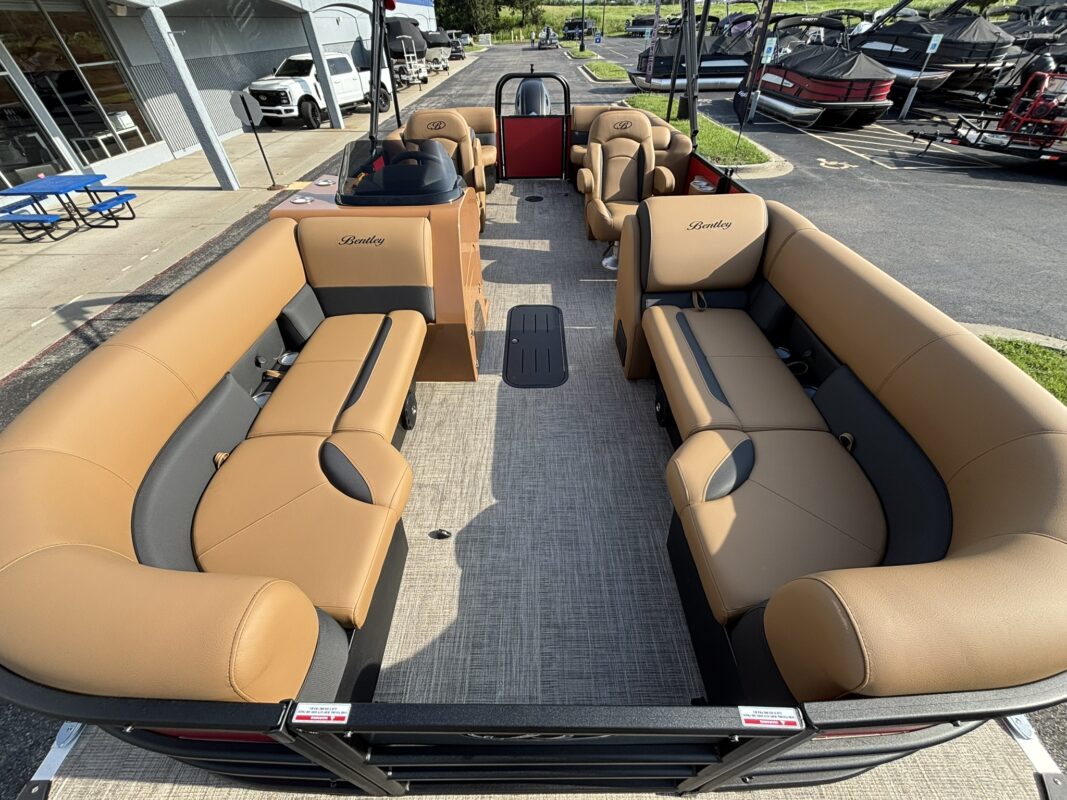 2027 Bentley 223 Legacy Navigator
