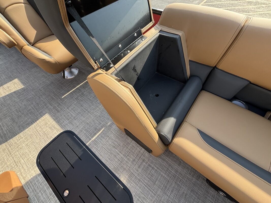 2027 Bentley 223 Legacy Navigator