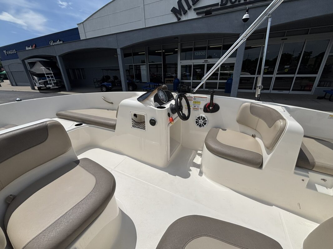 2016 Bayliner E16