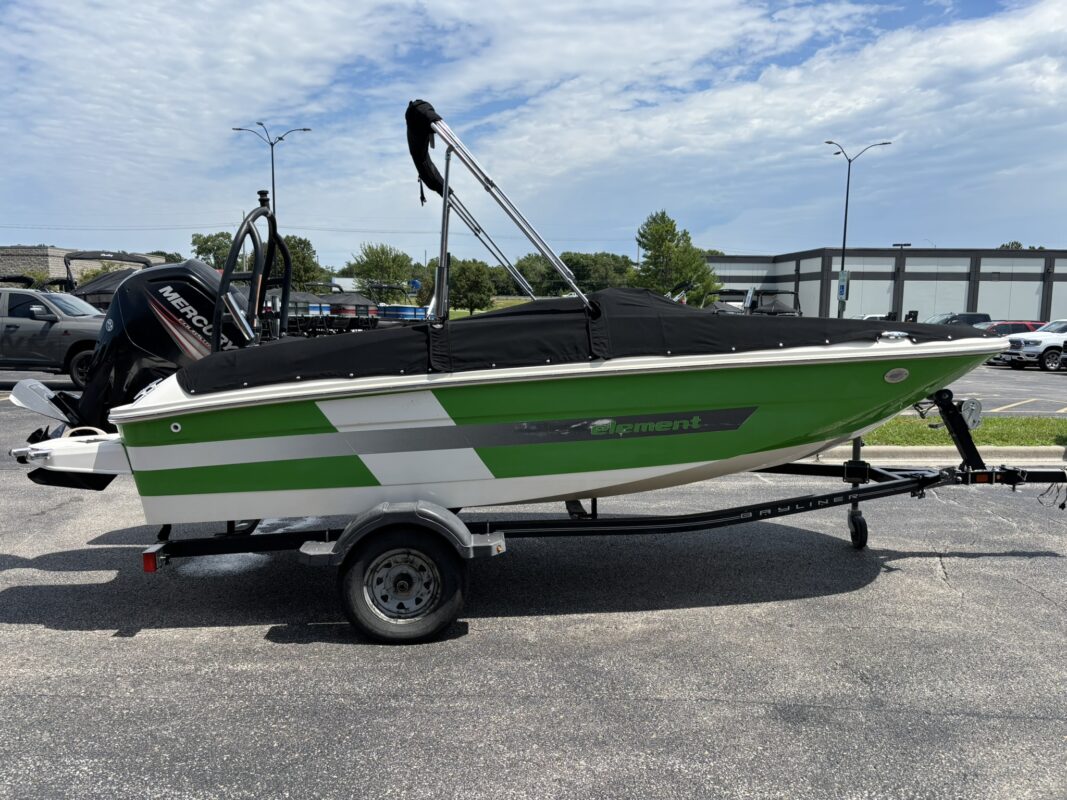 2016 Bayliner E16
