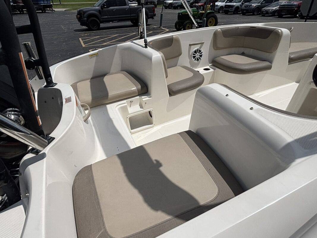 2016 Bayliner E16