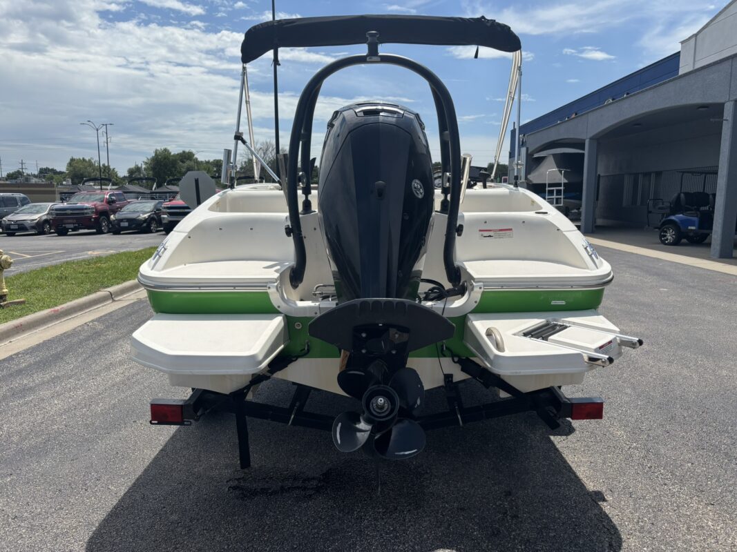 2016 Bayliner E16