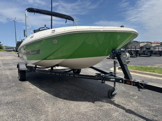 2016 Bayliner E16
