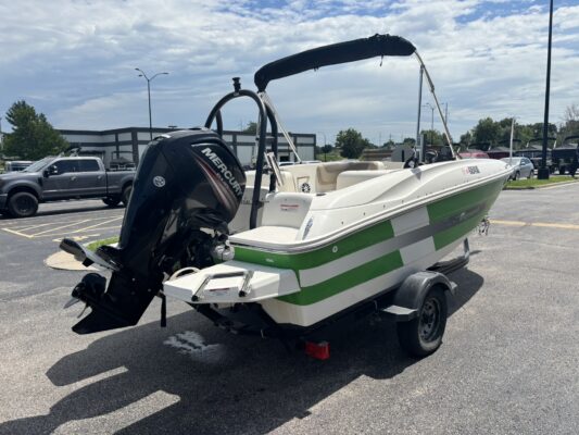 2016 Bayliner E16