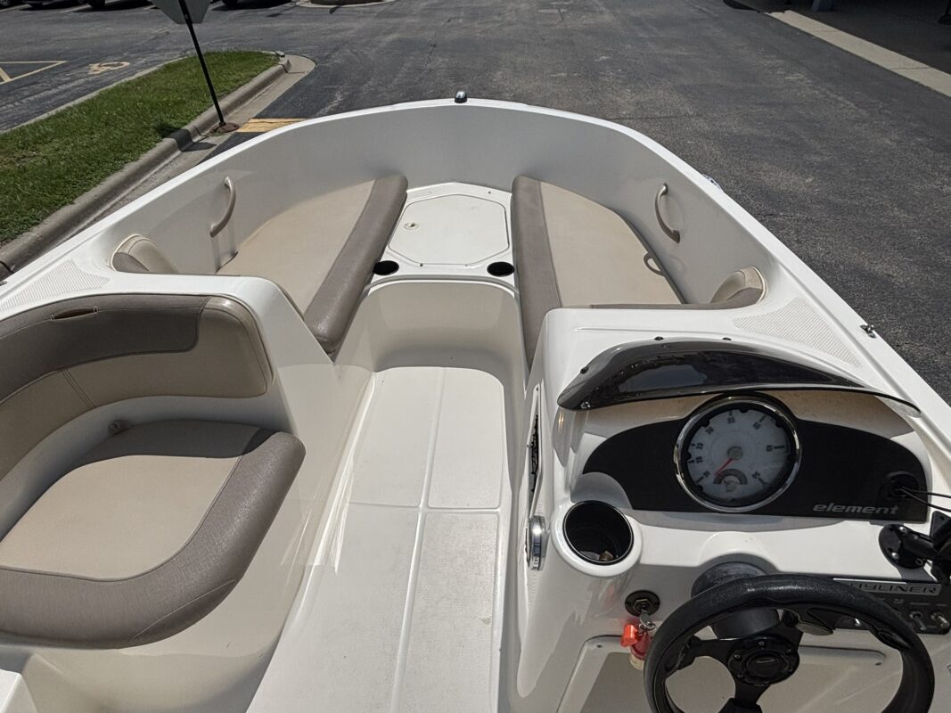 2016 Bayliner E16