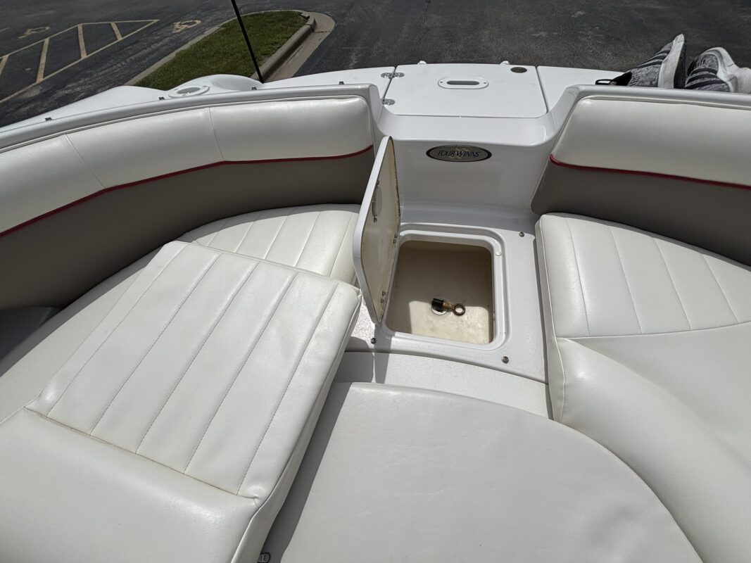 2003 Four Winns 214 Fun Ship