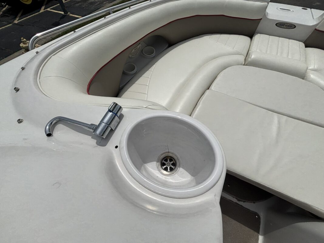 2003 Four Winns 214 Fun Ship