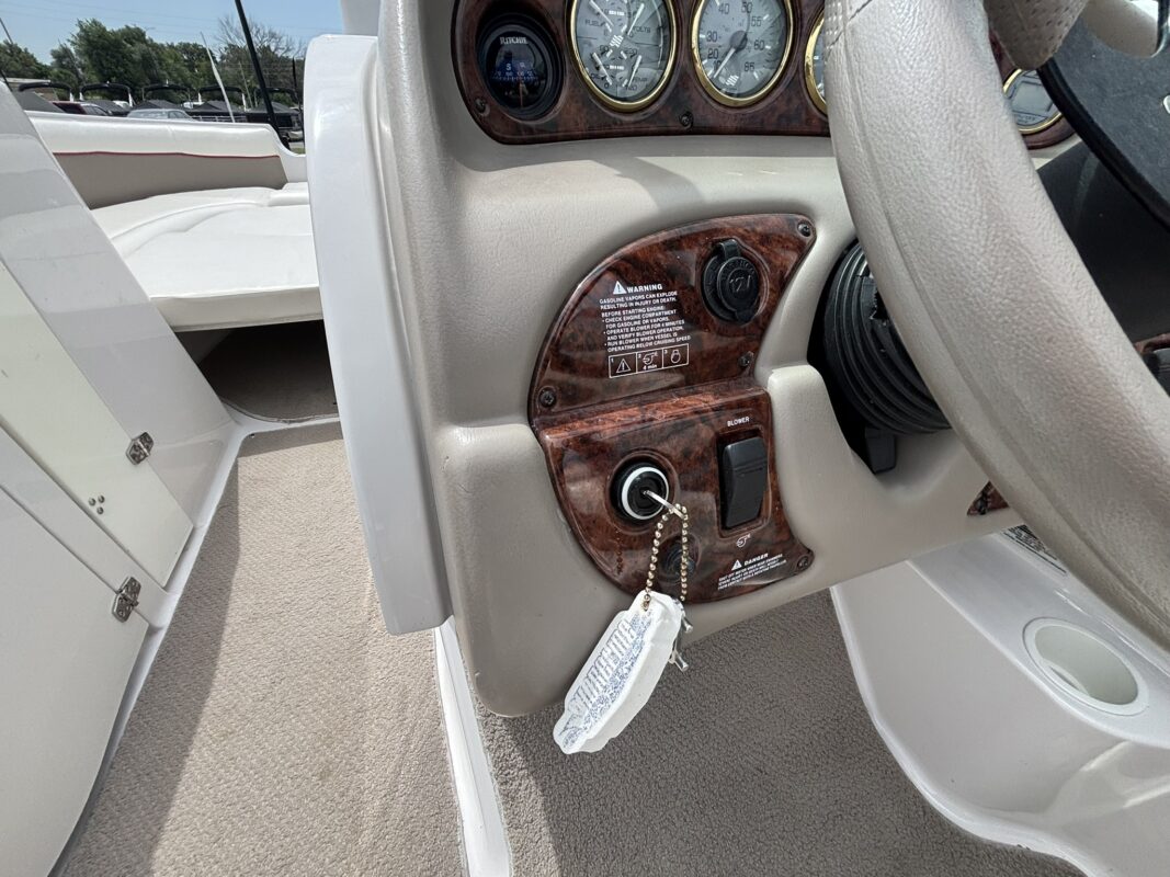 2003 Four Winns 214 Fun Ship