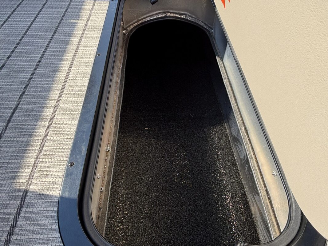 2027 Viaggio V22R