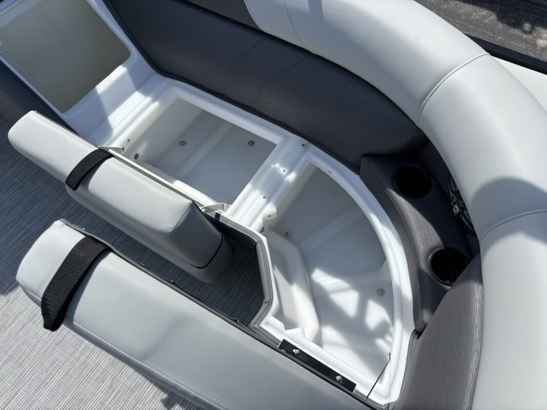 2027 Viaggio V22U