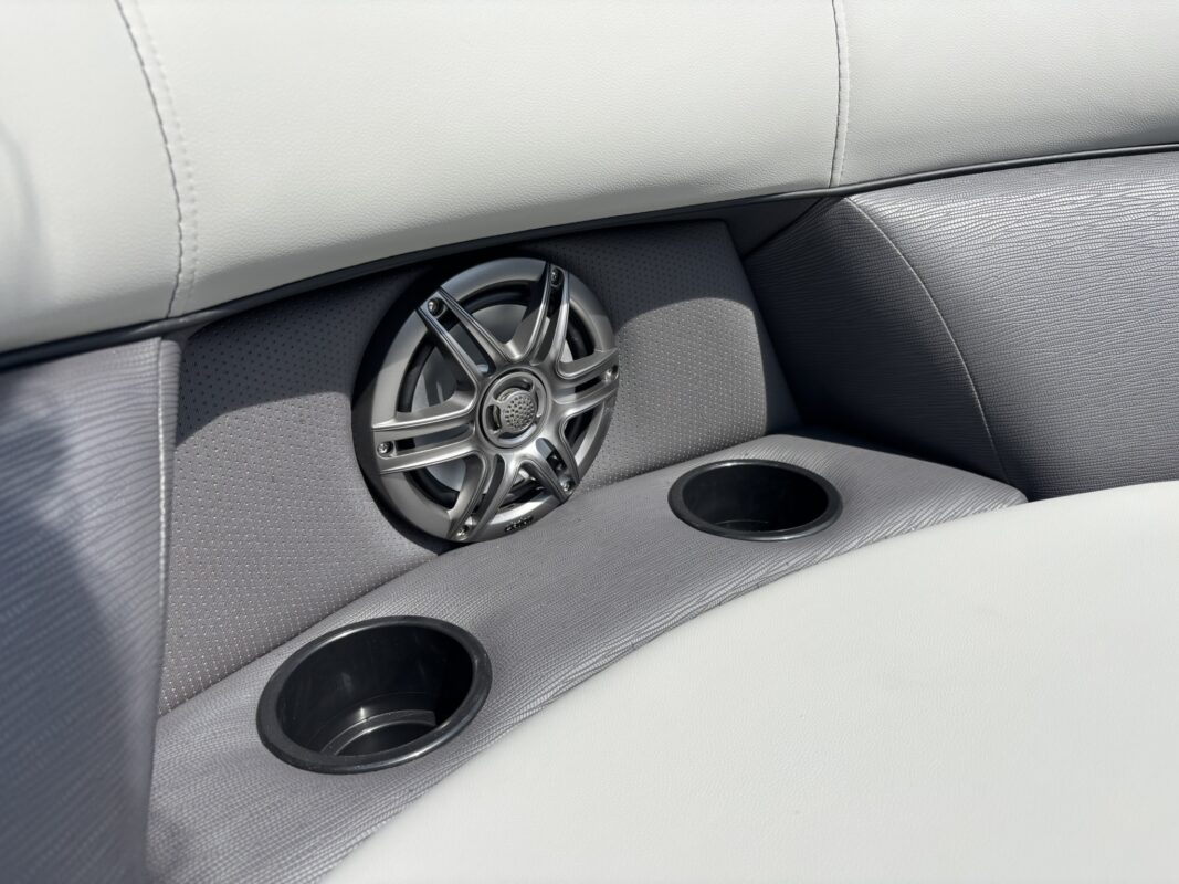 2027 Viaggio V22U