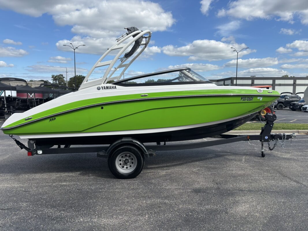 2022 Yamaha AR 195