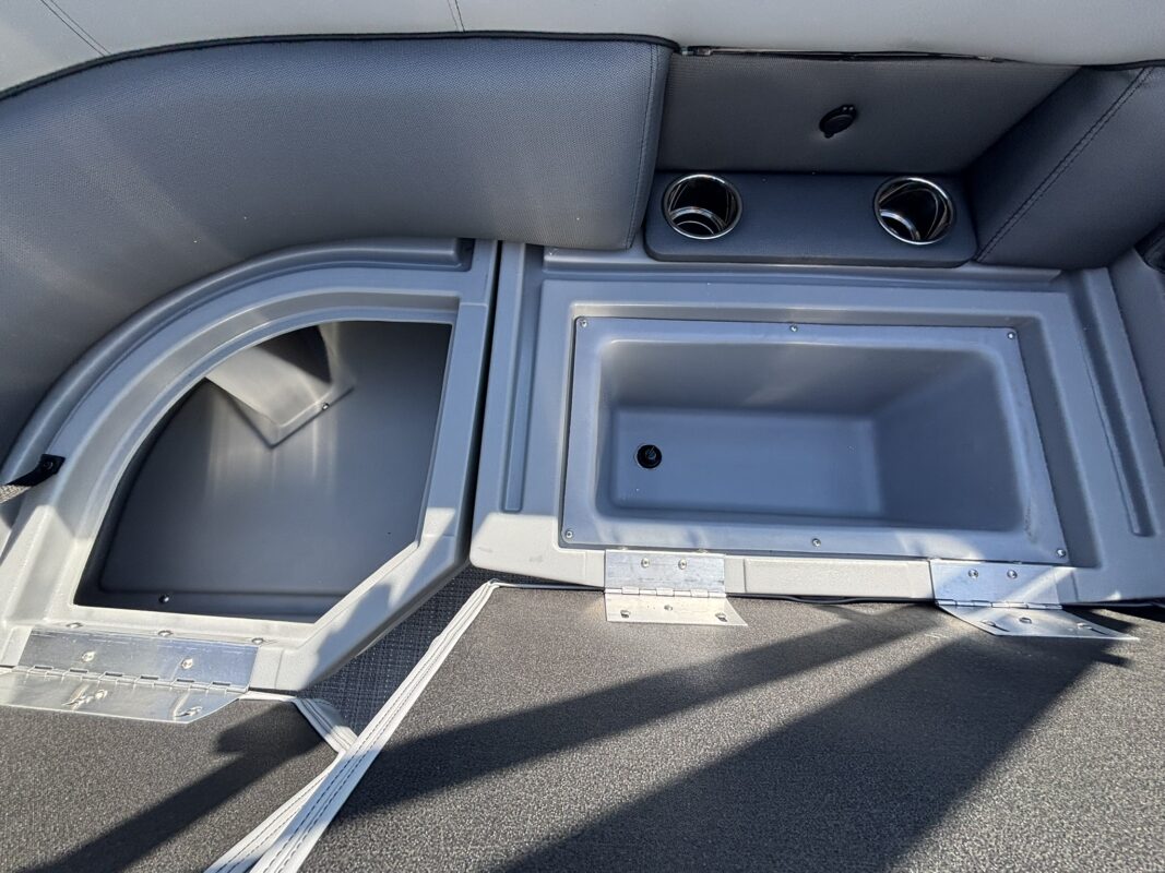 2027 Bentley 223 Legacy Navigator