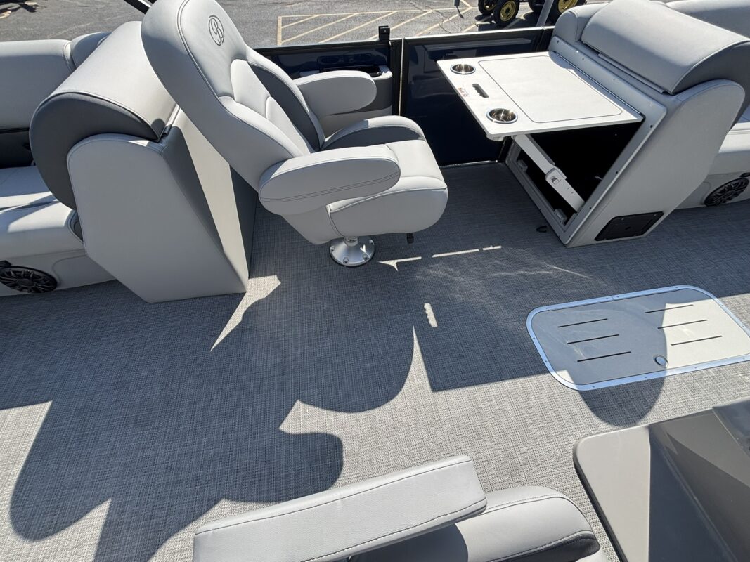 2027 Bentley 223 Legacy Navigator