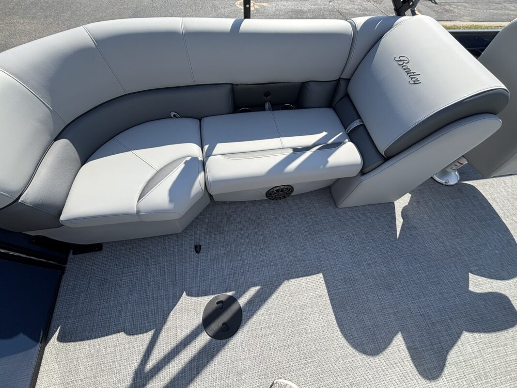 2027 Bentley 223 Legacy Navigator