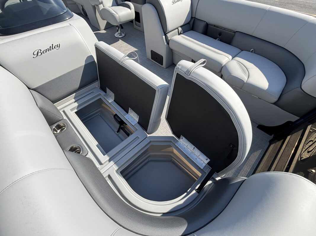 2027 Bentley 223 Legacy Navigator