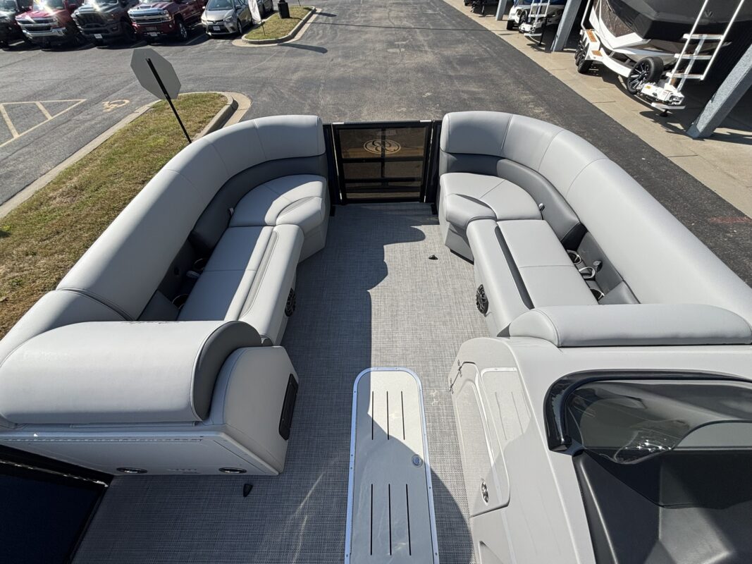 2027 Bentley 223 Legacy Navigator