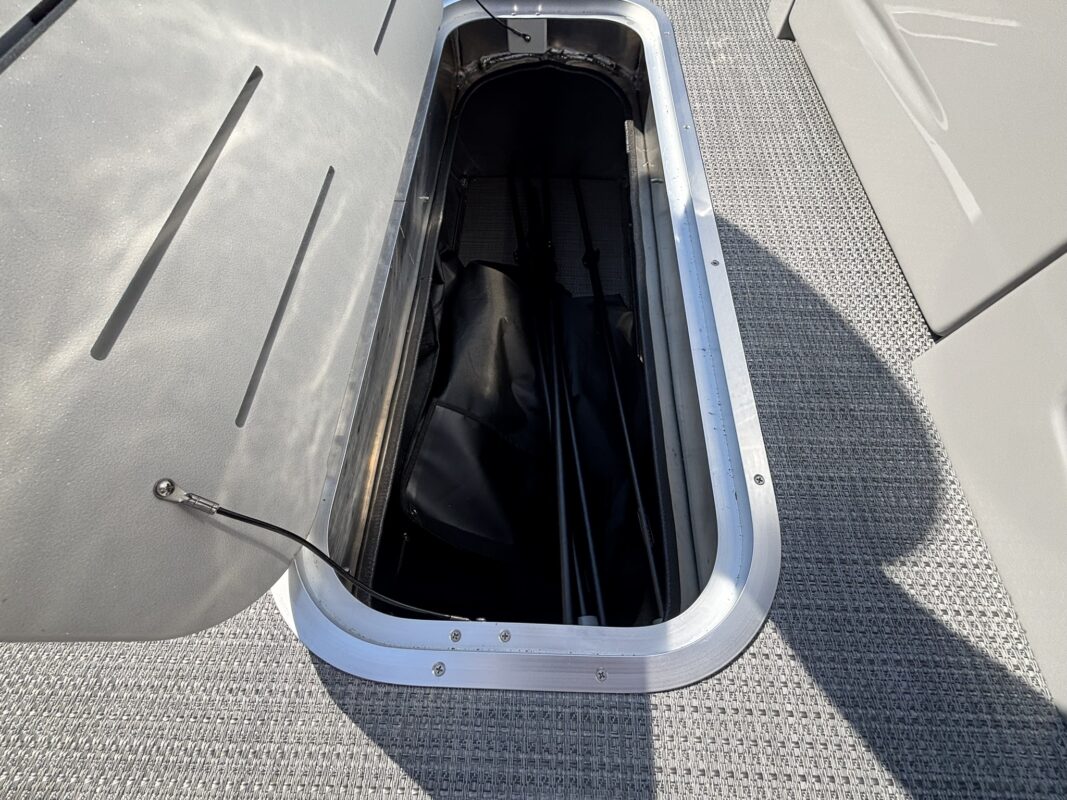 2027 Bentley 223 Legacy Navigator