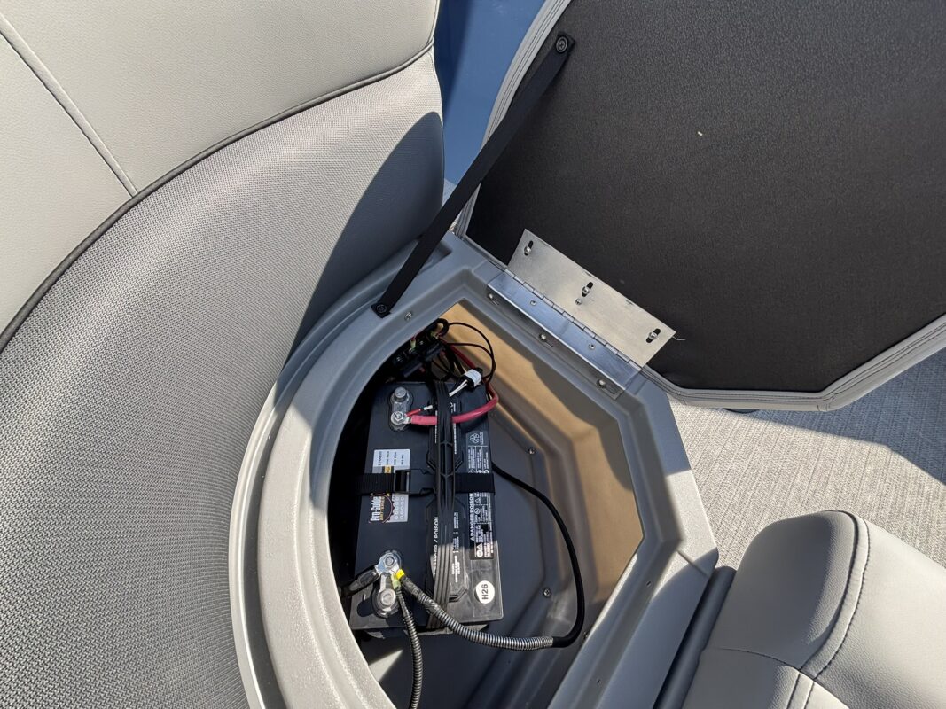 2027 Bentley 223 Legacy Navigator