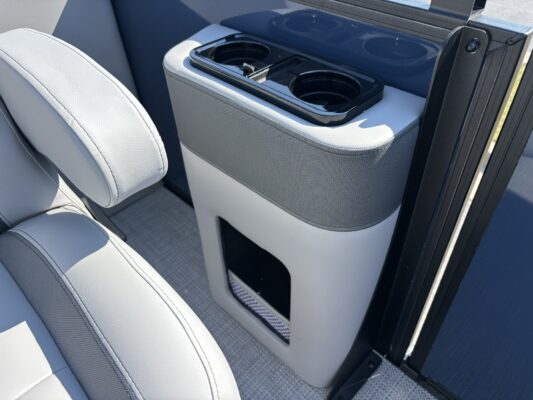 2027 Bentley 223 Legacy Navigator