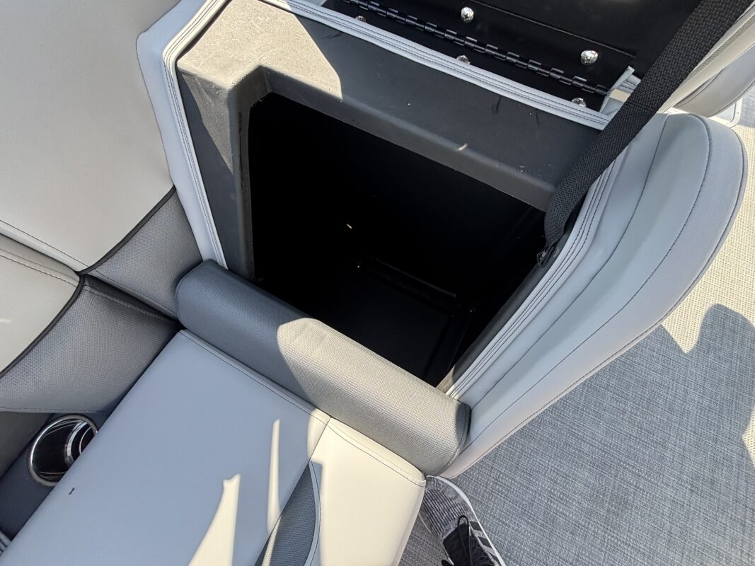 2027 Bentley 223 Legacy Navigator