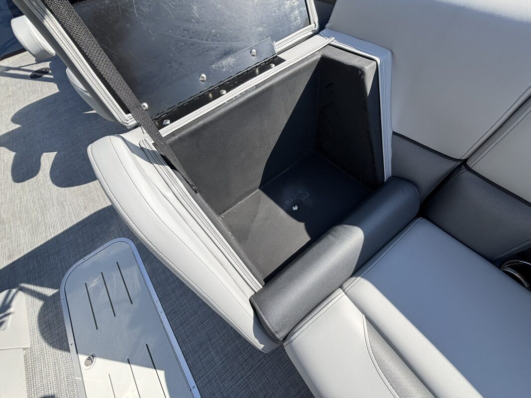 2027 Bentley 223 Legacy Navigator