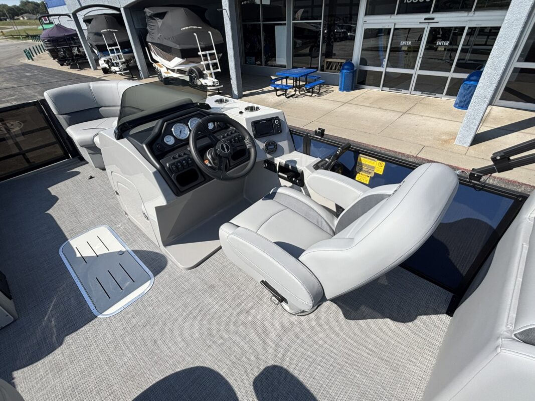 2027 Bentley 223 Legacy Navigator