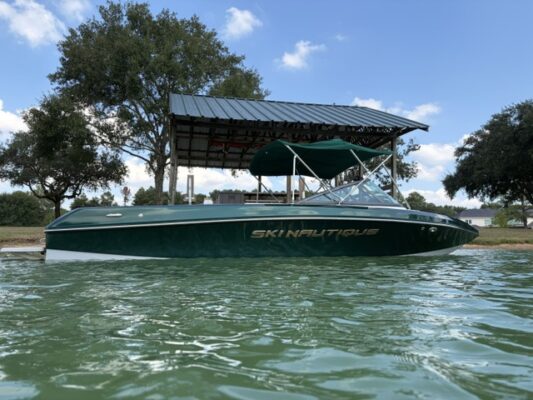 2022 Nautique Ski 200
