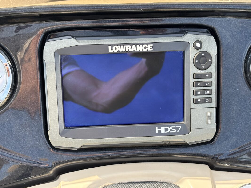 2016 Tracker Regency 254 LE3