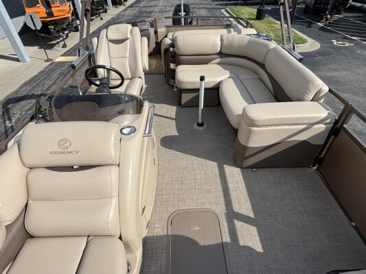 2016 Tracker Regency 254 LE3