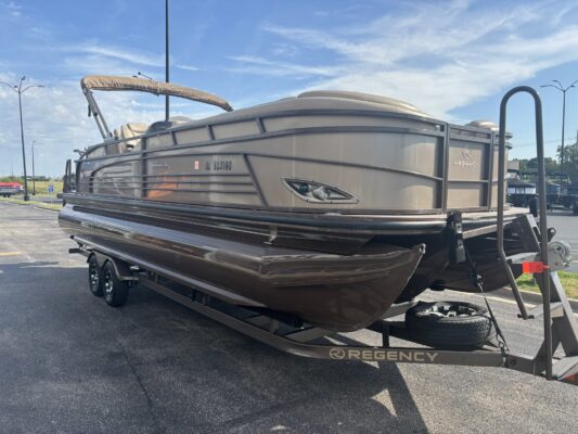 2016 Tracker Regency 254 LE3