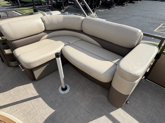 2016 Tracker Regency 254 LE3