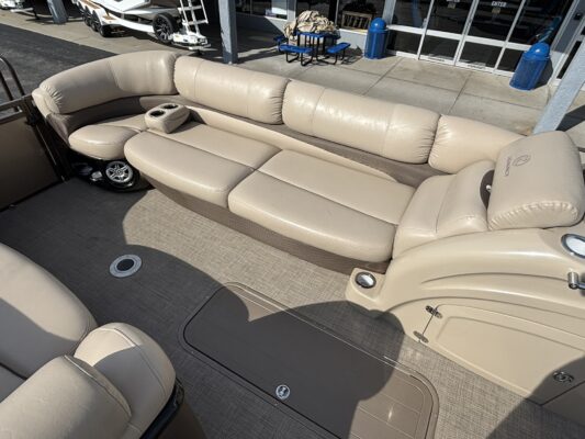 2016 Tracker Regency 254 LE3