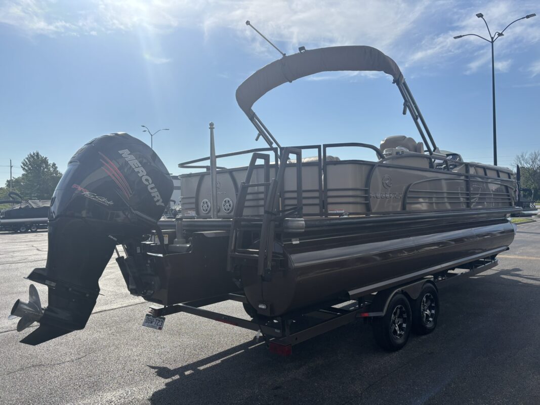 2016 Tracker Regency 254 LE3