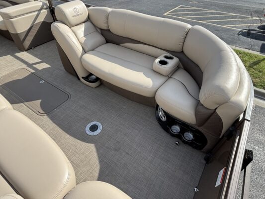 2016 Tracker Regency 254 LE3