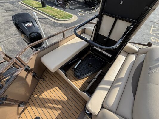 2016 Tracker Regency 254 LE3