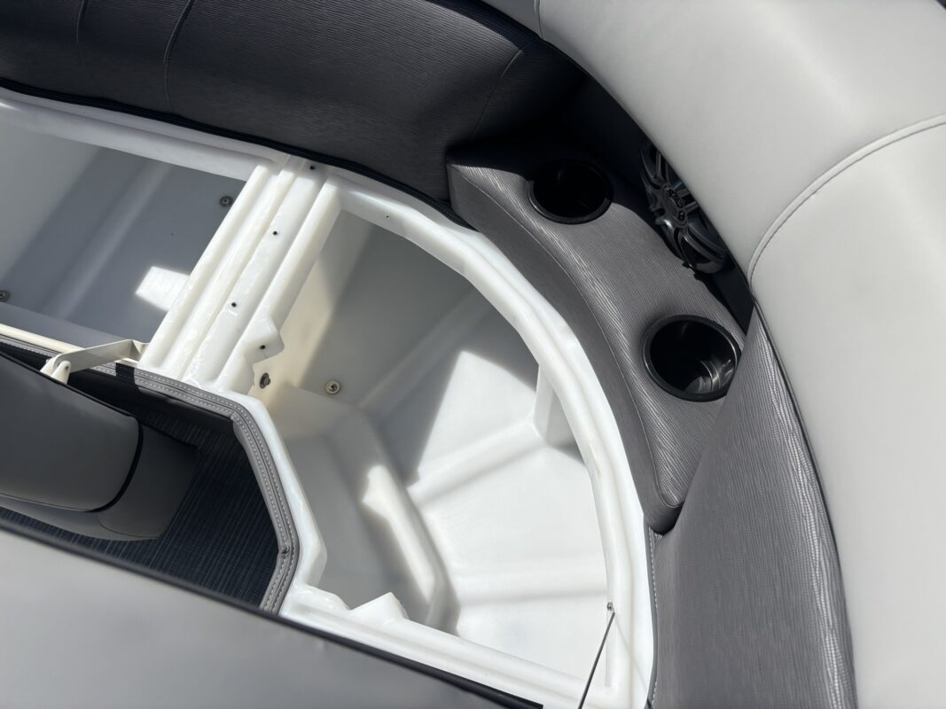 2027 Viaggio V22U
