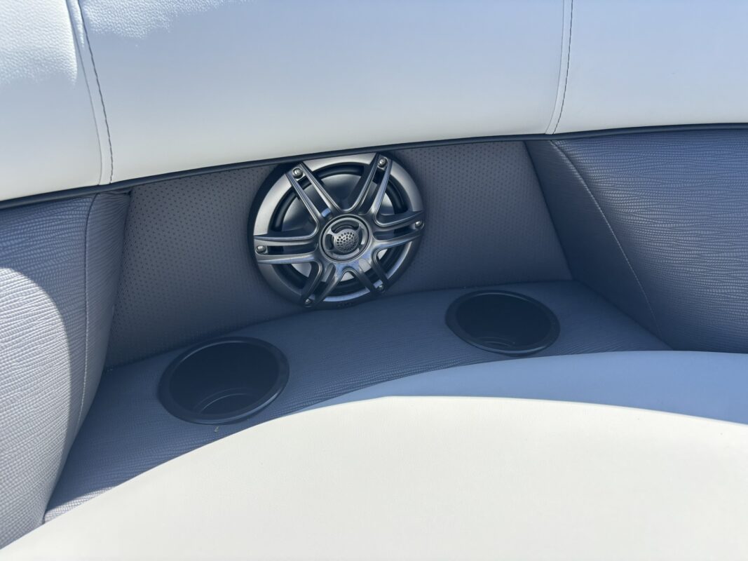 2027 Viaggio V22U