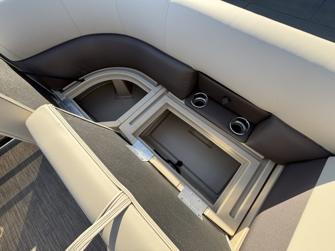 2027 Bentley 223 Legacy Navigator
