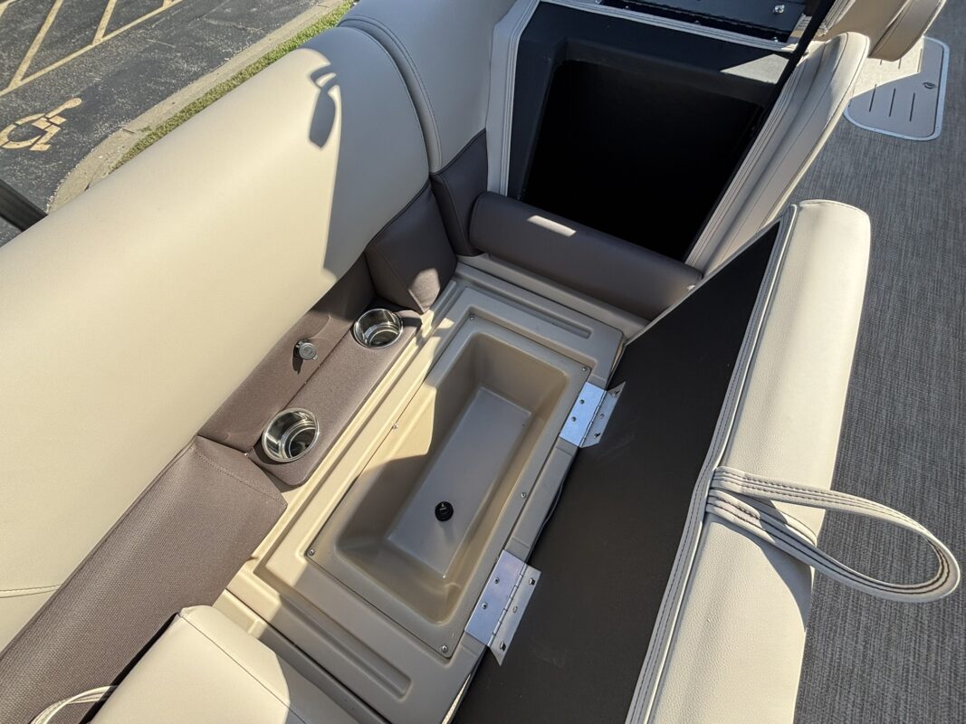 2027 Bentley 223 Legacy Navigator