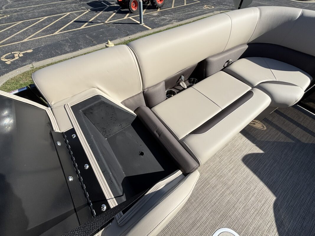 2027 Bentley 223 Legacy Navigator